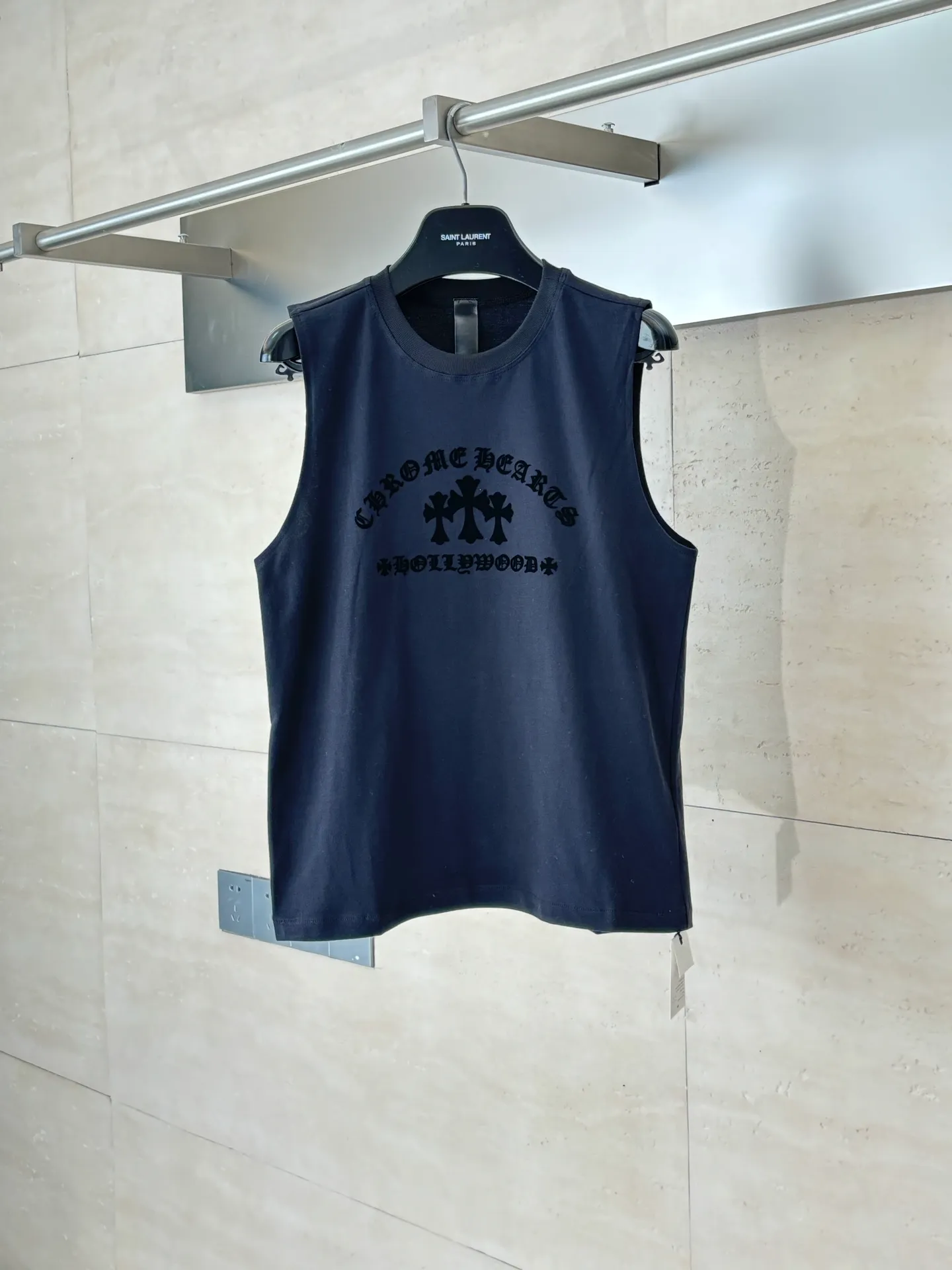 P220 Chrome Heart*/Chrome Heart CH black flocked three-cross vest (women's style). Custom-woven and dyed 40 yarn surface pattern with scratchy fabric. The ready-made garments are made of YB consistent electrostatic flocking technology. It is not an ordinary lettering mold technology. The colors are different at different angles. Brand new collar label (not the previous leather label) and washed label.  Size：S/M/L
